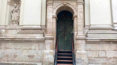 У Львові встановили підйомник-трансформер
