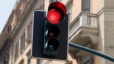 У Львові п‘яний пішохід кинувся під колеса іномарки