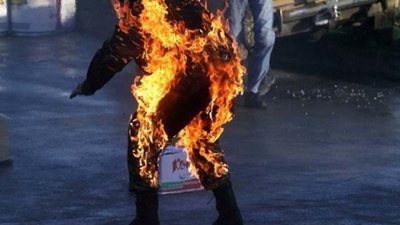 На Львівщині двоє чоловіків ледь не згоріли заживо закуривши працюючи з бензином