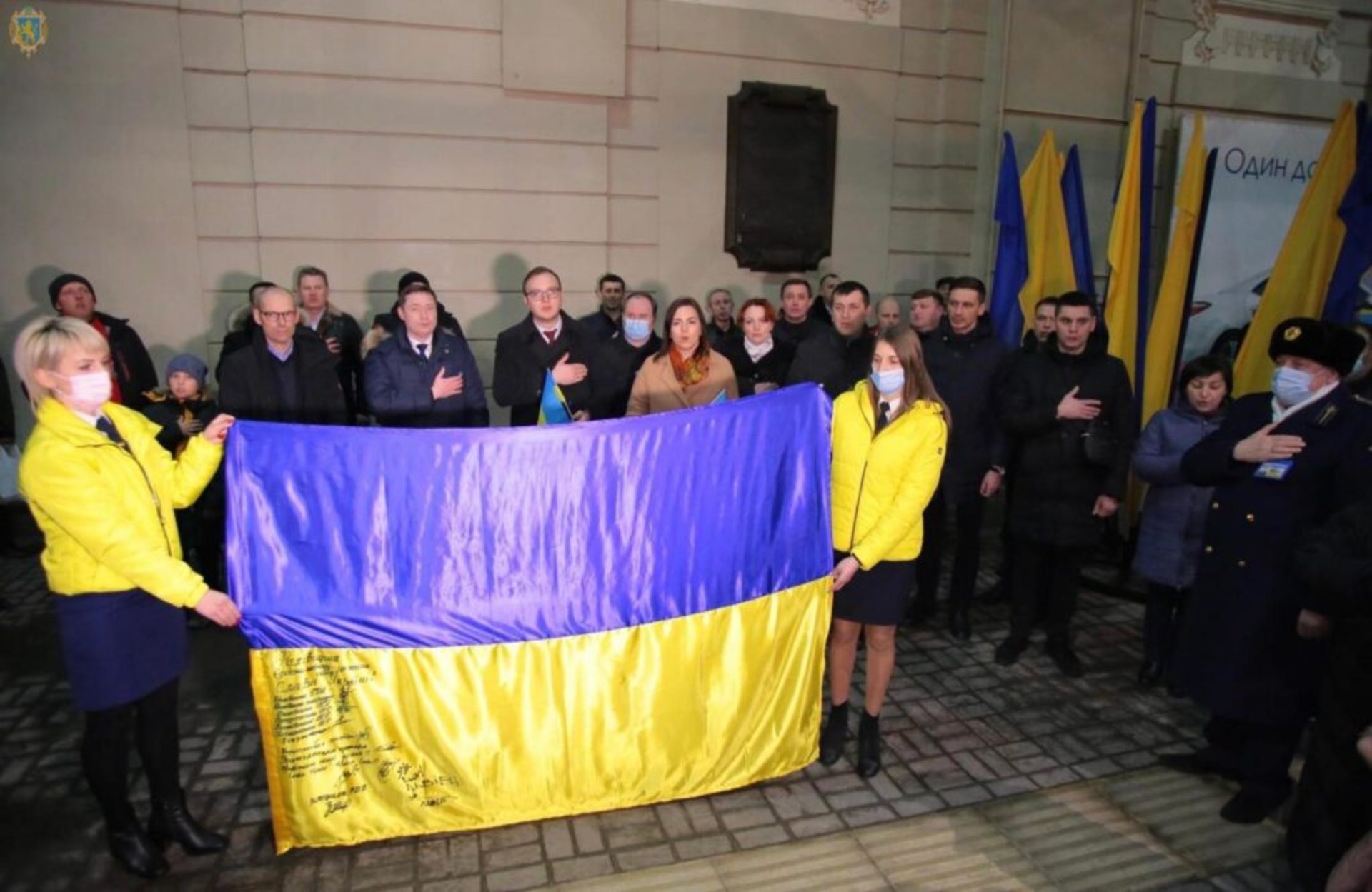 Путін не нападе: у Львові на вокзалі зустріли поїзд, фото ЛОДА