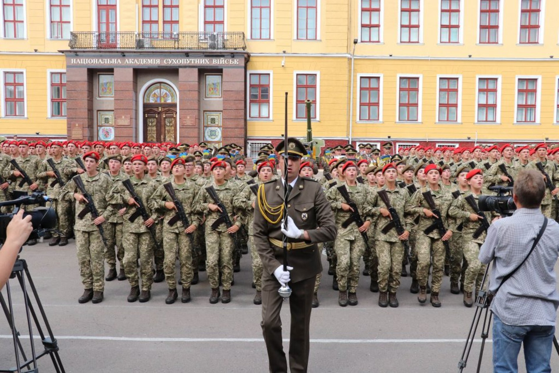 Майже півтисячі курсантів-першокурсників склали Військову Присягу на вірність українському народові