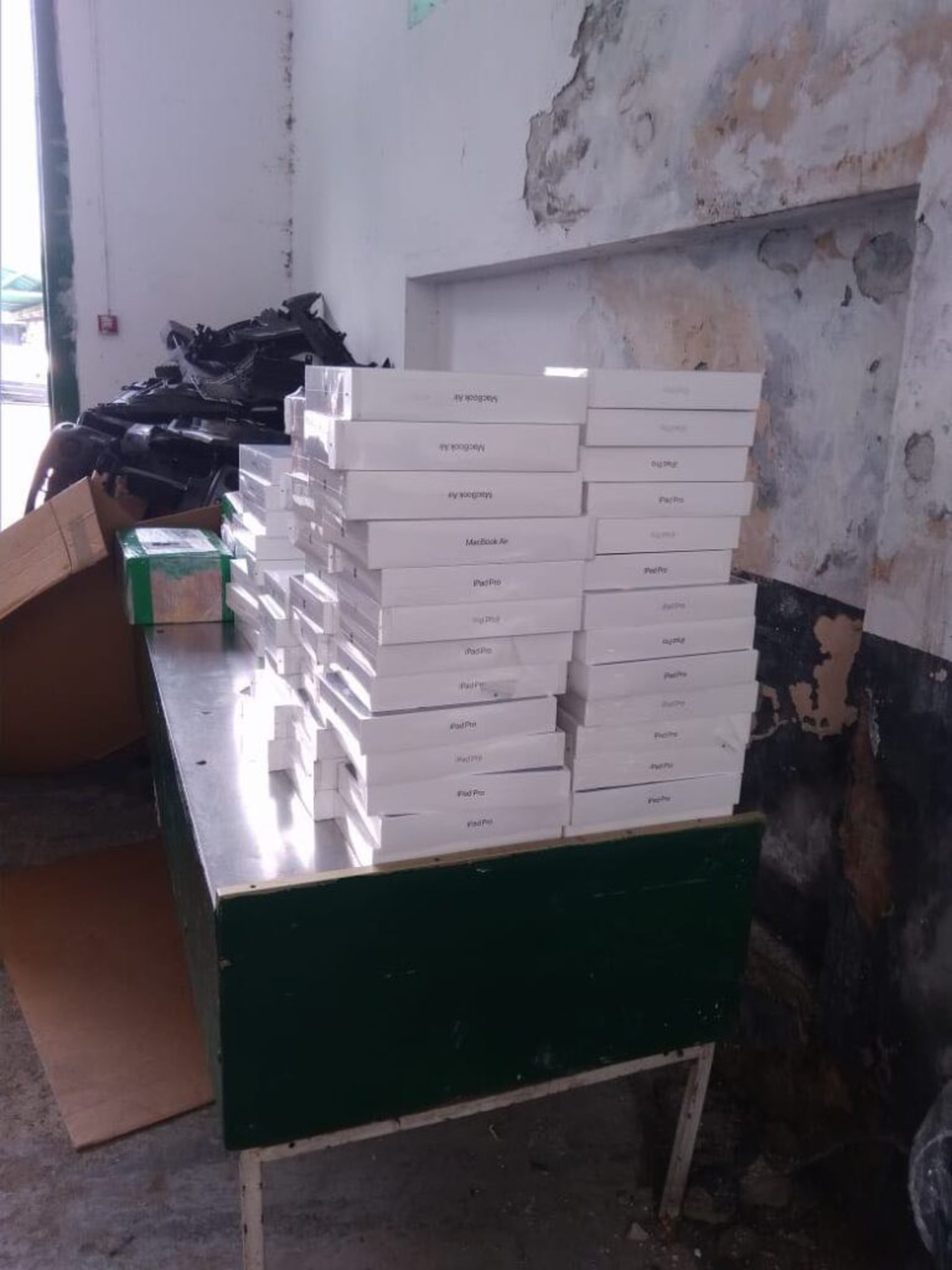 На кордоні з Польщею затримали контрабанду iPhone, фото ДПСУ