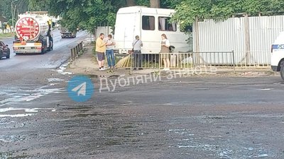Біля Львова мікроавтобус злетів з дороги