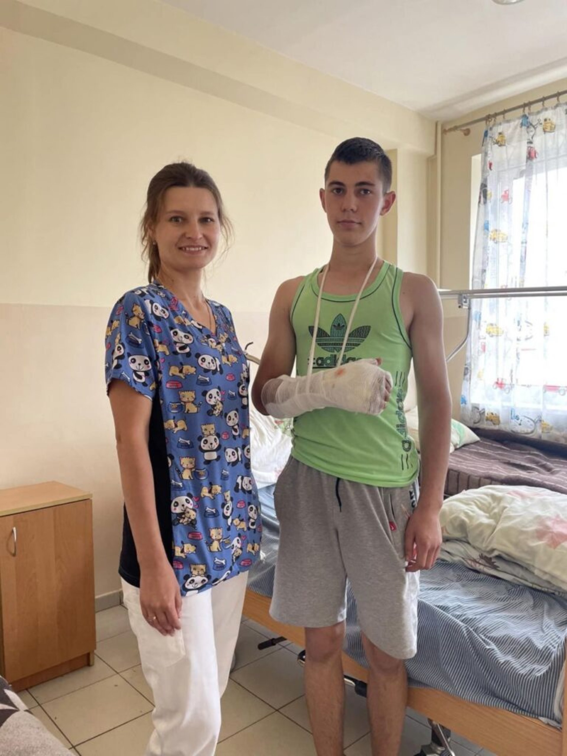 Медики у Львові врятували руку 17-річному хлопцю