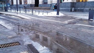У Львові зафіксували недоліки ремонту площі Двірцевої (ФОТО)