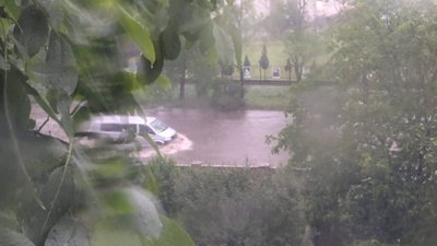 На Львівщині у місті затопило вулицю (ФОТО)