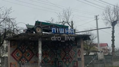 На Львівщині віз виставили на зупинку