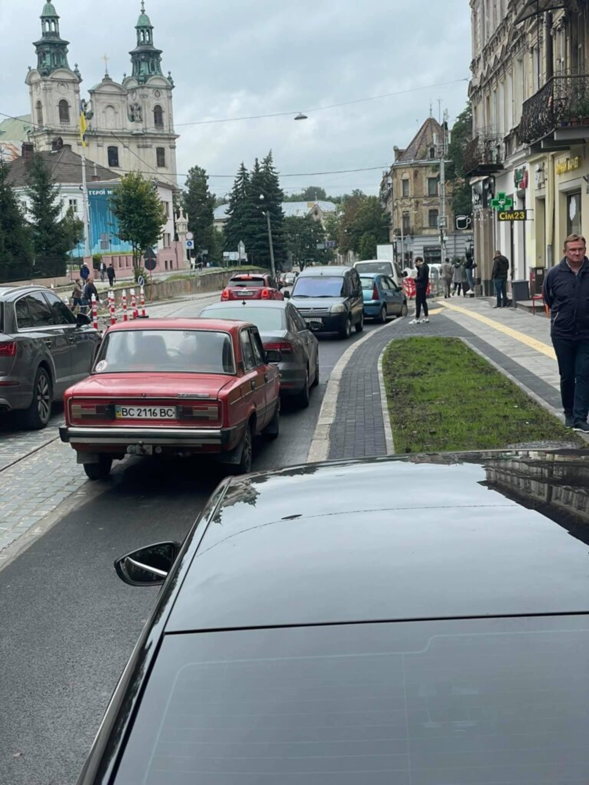 Паркування на вулиці Степана Бандери