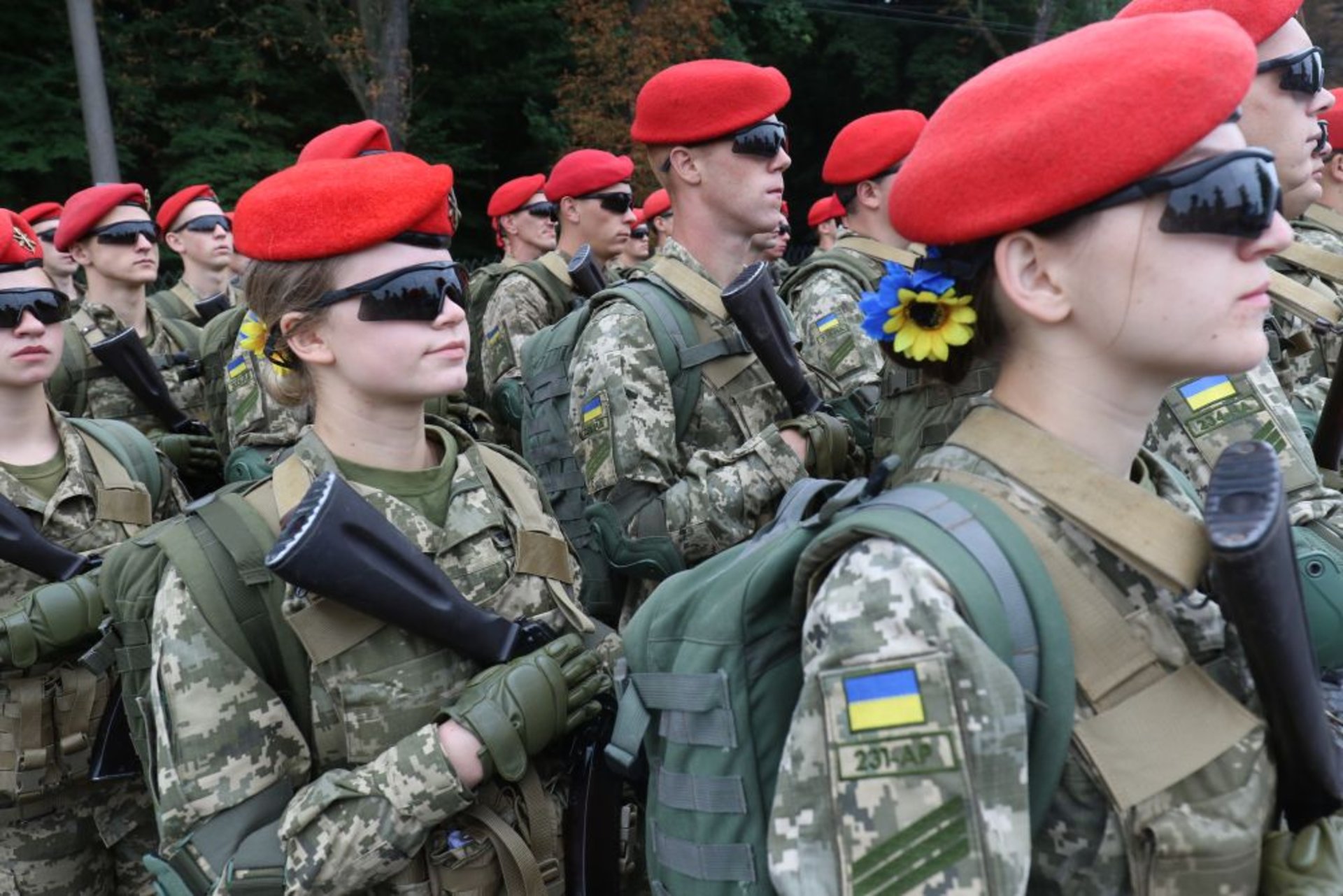 У Львові на найбільшому флагштоку за 12 млн грн урочисто підняли прапор України, фото ЛМР