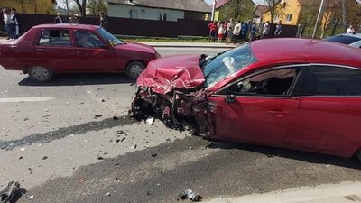 На Львівщині у жахливій автотрощі постраждало п’ятеро осіб (ФОТО)