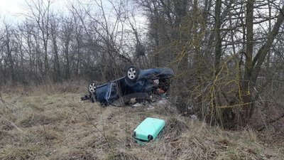 На Івано-Франківщині два автомобілі злетіли у кювет (ФОТО)