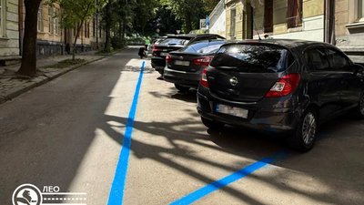 У Львові оновлюють розмітку на паркувальних майданчиках