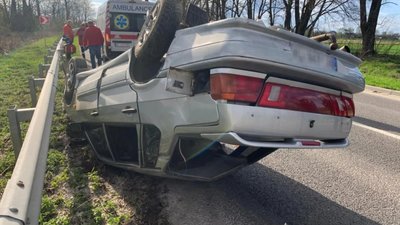 На Львівщині перекинувся автомобіль, водій загинув