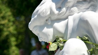 На Личаківському цвинтарі у Львові обікрали могилу Народного артиста України