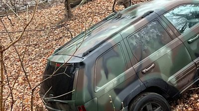 У Львові у парку знайшли дивний автомобіль