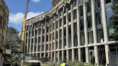 У Львові ракетна атака знищила бізнес-центр (ФОТО)