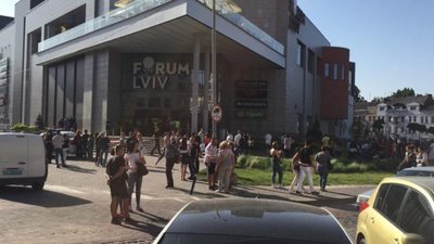 У Львові шукають зловмисника, який повідомив про "замінування" ТЦ "Форум"