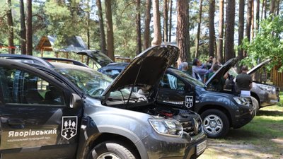 Уряд Німеччини передав Яворівському національному парку три автомобілі (ФОТО)