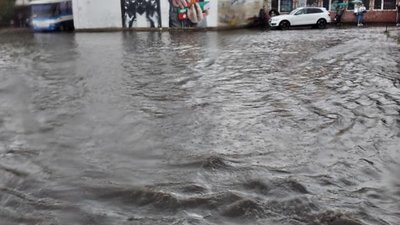 Чернівці перетворились на Венецію (ФОТО, ВІДЕО)