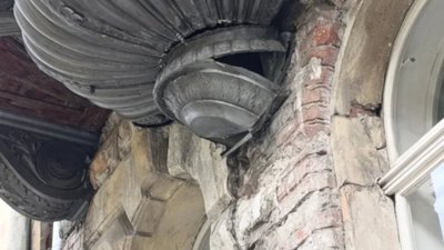 У Львові може завалитись балкон (ФОТО)