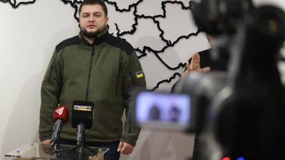 Сім гуманітарних штабів Львівщини цілодобово збирають амуніцію та харчові продукти