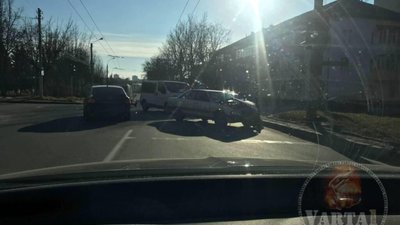 У Львові зіткнулись автомобілі (ФОТО)
