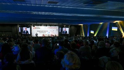 Ми будемо продовжувати медичну реформу, - Порошенко на форумі медиків Львівщини
