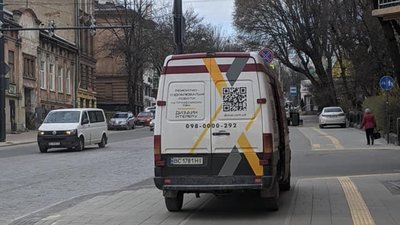 У Львові водій запаркувався на велодоріжці (ФОТО)