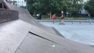 У Львові просять полагодити полотно скейт-парку (ФОТО)