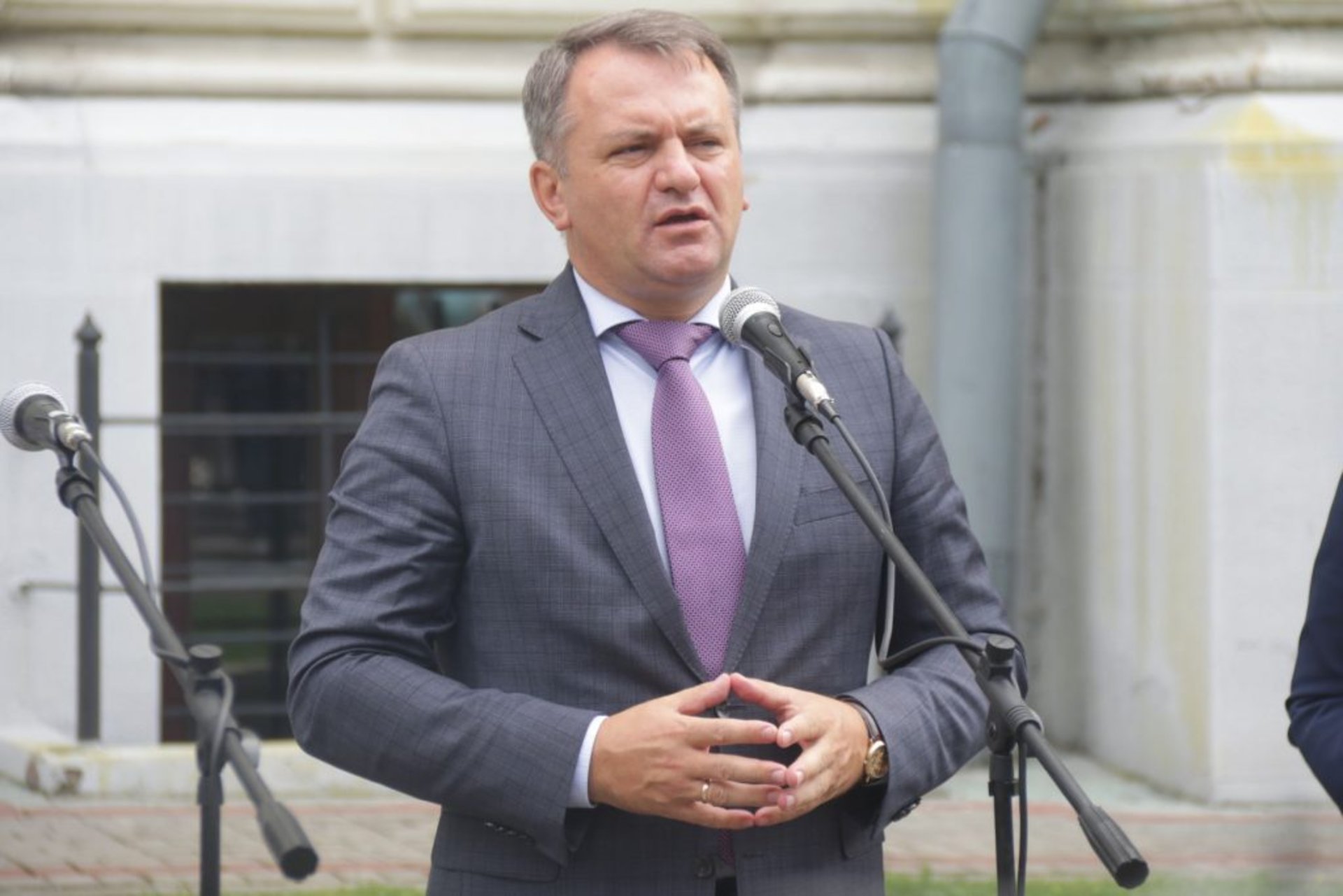 Школи Львівщини отримали 36 нових автобусів