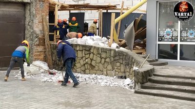 З'явилось відео обвалу стіни новобудови у Львові
