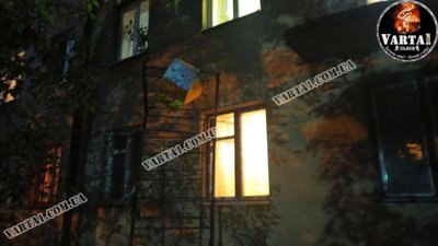 У Львові стався обвал перил балкону, постраждали люди (ФОТО)