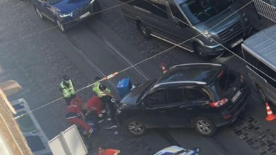 У Львові позашляховик скоїв наїзд на кур‘єра піцерії (ФОТО)