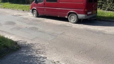 У Львові автомобіль заважає проїзду