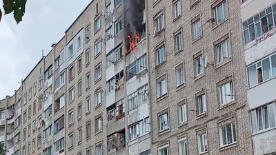 У Новояворівську горить квартира (ВІДЕО)