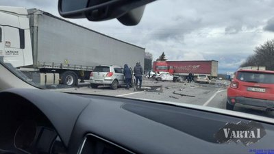 У поліції повідомили подробиці ДТП за участі двох вантажівок біля Львова