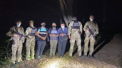 На Закарпатті затримали групу нелегалів, які прямували у Німеччину (ФОТО, ВІДЕО)