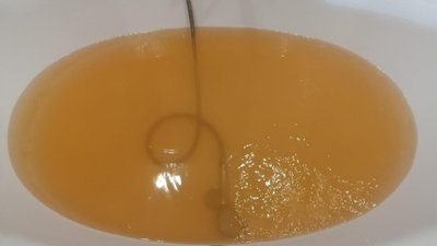 У Львові тече жовта вода із невідомим вмістом (ФОТО)