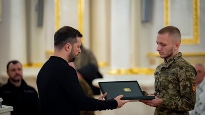 Зеленський нагородив “Хрестом бойових заслуг” воїна з Трускавця