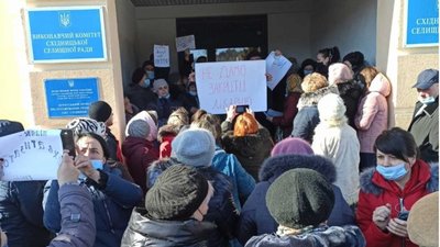 На Львівщині люди вийшли на протест проти закриття лікарні у гірському районі (ФОТО, ВІДЕО)