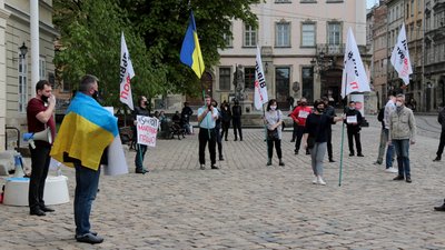 У Львові підприємці вийшли на масштабний пікет під міськрадою (ФОТОРЕПОРТАЖ)