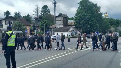 Протестувальники перекрили трасу Стрий – Мамалига (ФОТО, ВІДЕО)