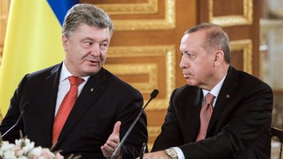 Порошенко прибув до Стамбула, де сьогодні відбудеться церемонія підписання Томосу