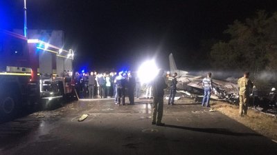 Падіння літака у Харківській області: 23 загиблих, пошуки ще двох людей тривають (ВІДЕО, ФОТО)