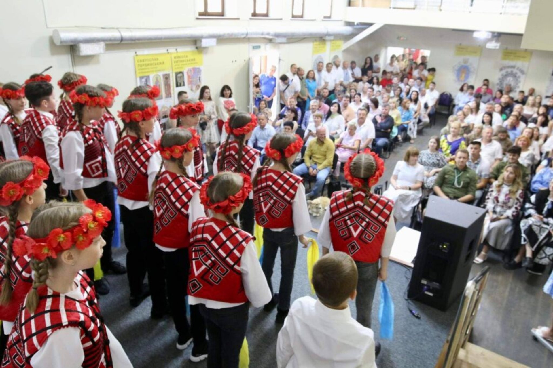 У Будинку воїна відзначили подяками найактивніших волонтерів Львівщини