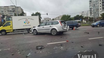 ДТП у Львові суттєво ускладнила рух (ФОТО, ВІДЕО)