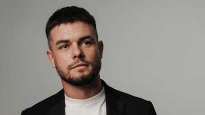 Український співак презентував пісню для закоханих пар