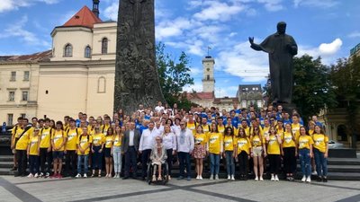 У Львові пройшов флеш-моб на підтримку української мови (ФОТО)