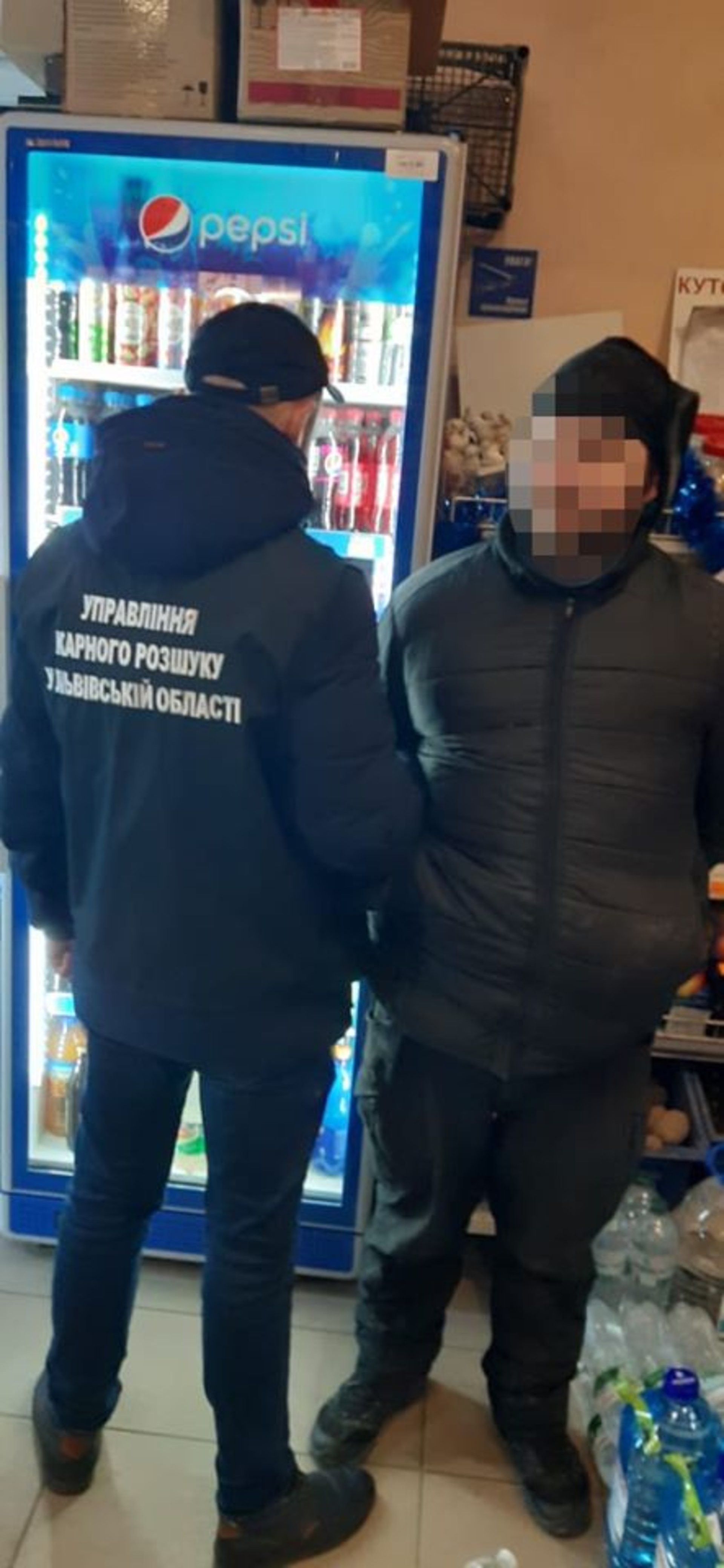 У Львові чоловік вчиняв грабежі магазинів. Фото - поліція Львівщини