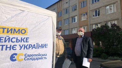 У Новояворівську збирають підписи на підтримку медиків (ФОТО)